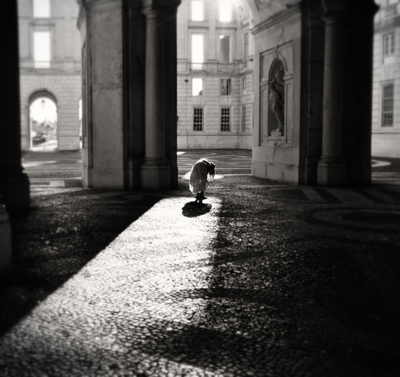 Shadow Form in Lisbon / Fine Art  Fotografie von Fotografin Skin Soul | STRKNG