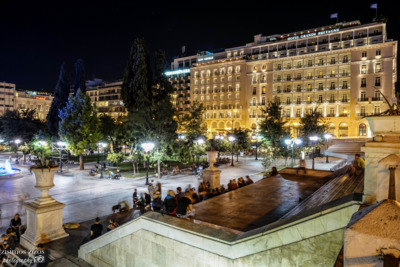 Syntagma, Athens / Nacht  Fotografie von Fotograf Zisimos Zizos | STRKNG