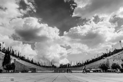 Kallimarmaron stadium! / Schwarz-weiss  Fotografie von Fotograf Zisimos Zizos | STRKNG