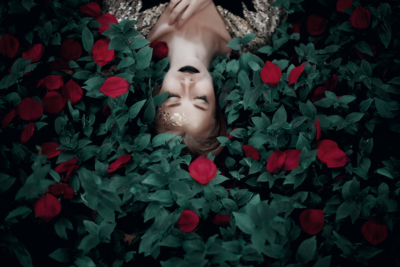 ROSES BY HER SIDE / Fashion / Beauty  photography by Photographer iria castro (icp) | STRKNG