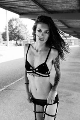 reckless / Schwarz-weiss  Fotografie von Model PEGSTARDUST ★8 | STRKNG