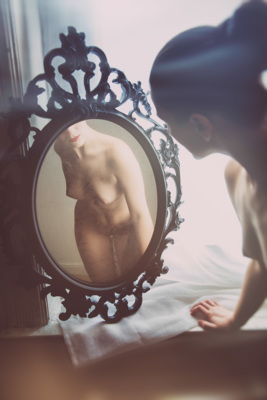 Through the window / Nude  Fotografie von Fotograf Mandos ★1 | STRKNG
