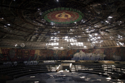 Inside the Headquarters / Lost places  Fotografie von Fotografin eLe_NoiR ★2 | STRKNG