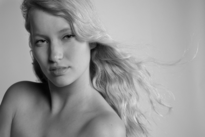 Kim / Portrait  photography by Photographer John Griesheimer | STRKNG