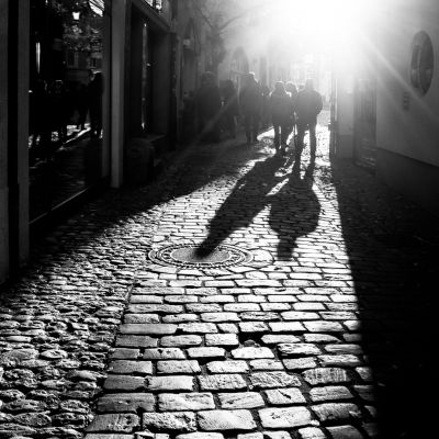 Ein helles Licht / Street  photography by Photographer Lothar Wulff | STRKNG