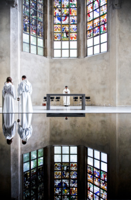 Sankt Peter Gottesdienst / Interior  photography by Photographer Chris Franken ★2 | STRKNG