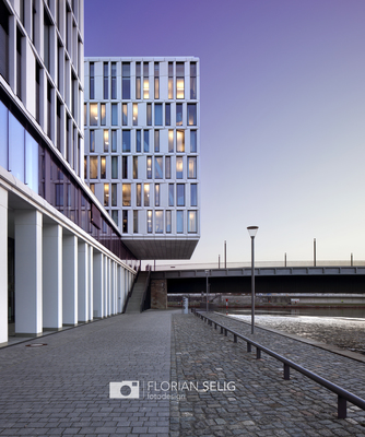 PWC Bürohaus / Architektur  Fotografie von Fotograf Florian Selig ★1 | STRKNG