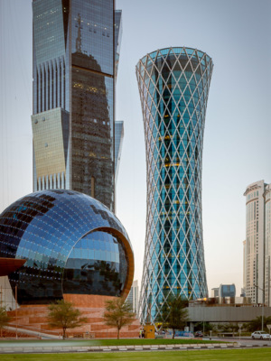 Tornado Tower, Doha Qatar / Architektur  Fotografie von Fotograf Scott Hargis ★1 | STRKNG