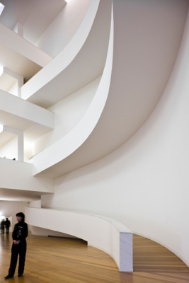 Iberê Camargo Museum / Interior  photography by Photographer Fernando Alda ★4 | STRKNG