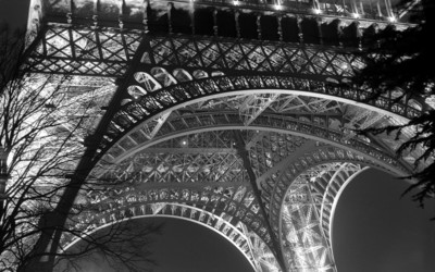 A detail of the Eiffel Tower. / Stadtlandschaften  Fotografie von Fotograf David Henry | STRKNG