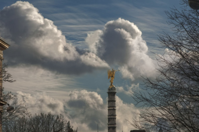 The fontaine des Palmiers in Place du Châtelet, seen from the corner of rue des Halles and rue de Ri / Stadtlandschaften  Fotografie von Fotograf David Henry | STRKNG