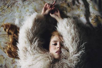 Can't sleep alone / Menschen  Fotografie von Model Alessandra ★19 | STRKNG