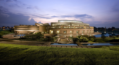 Virgilio Barco Library Bogotá Colombia / Architektur  Fotografie von Fotograf Mike Butler ★2 | STRKNG