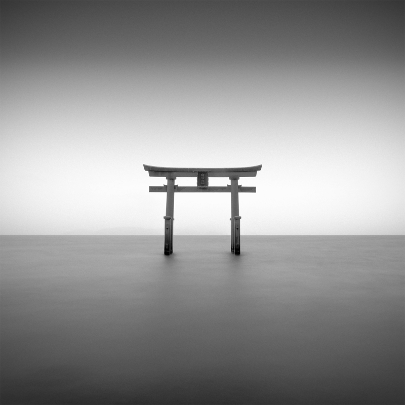 Shirahige Jinja - &copy; Thomas Leong | Schwarz-weiss