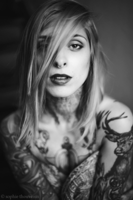 Noemie / People  photography by Photographer Sophie Thouvenin ★1 | STRKNG