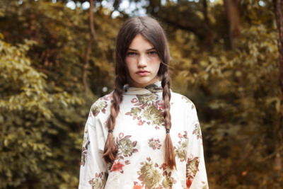 Zoé / Portrait  photography by Photographer Maarten De Laet ★4 | STRKNG