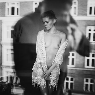 Kate on my mirror / Nude  Fotografie von Fotograf Lukas Kaminski ★15 | STRKNG