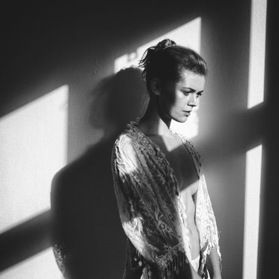 Shadow and Light / Portrait  Fotografie von Fotograf Lukas Kaminski ★15 | STRKNG