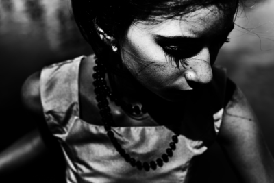 Dark beauty / Portrait  photography by Photographer Óscar Barrera ★1 | STRKNG