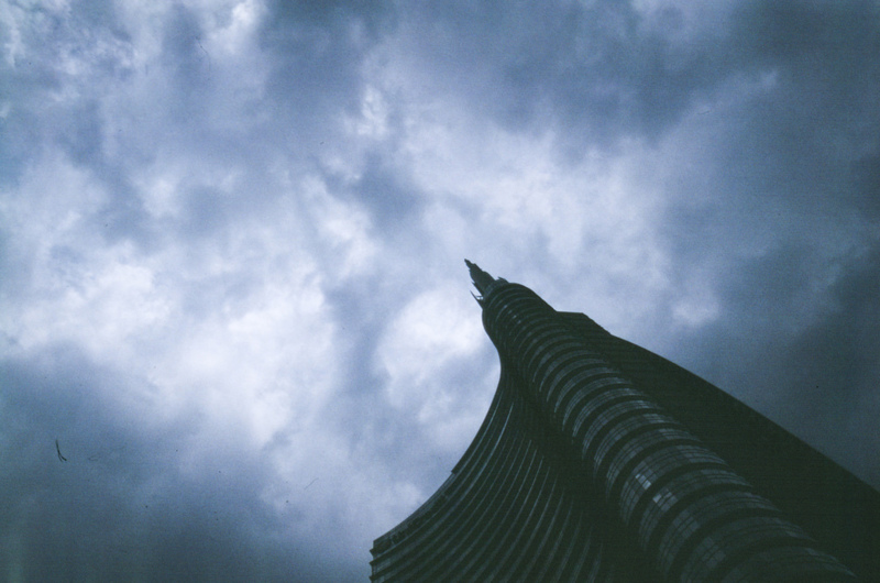 Guarda Milano che cielo nero, pt. 1 - &copy; Maicol Testi | Architektur