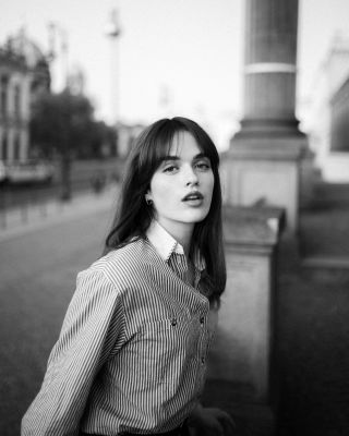 Jana / Schwarz-weiss  Fotografie von Fotograf kayserlich ★6 | STRKNG