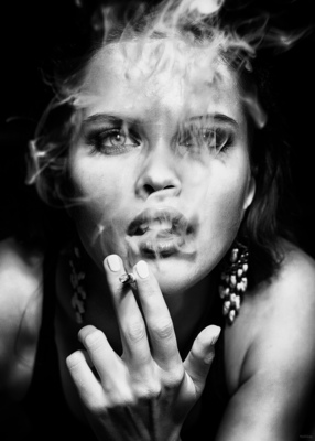 up in smoke / Schwarz-weiss  Fotografie von Fotograf polod ★1 | STRKNG