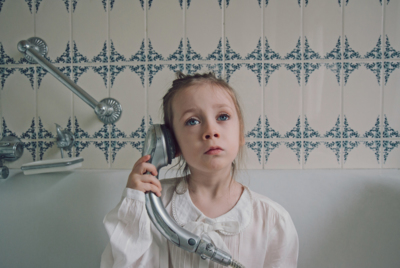 So what’s that you say little girl? / Menschen  Fotografie von Fotografin The Moment Thief ★2 | STRKNG