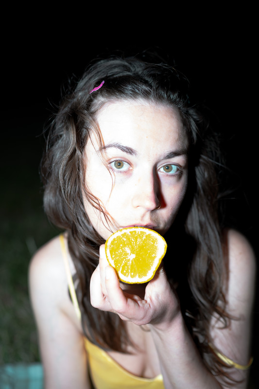 Früchte und Sekt mit @lokipik - &copy; Hanna König | Portrait