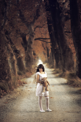 Misplaced Childhood V01 / Konzeptionell  Fotografie von Fotograf Galip | STRKNG