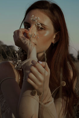 between the nature / Portrait  Fotografie von Fotografin Carolina Sandoval ★3 | STRKNG