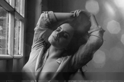 by the window / Portrait  photography by Photographer Blinderfleck ★1 | STRKNG