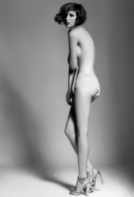 She's hot / Portrait  photography by Photographer Andriete Le Secq ★1 | STRKNG