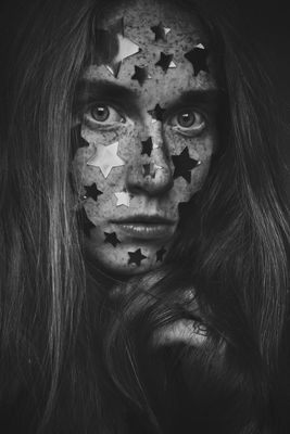 Let the stars shine up on my skin, leaving stardust behind / Schwarz-weiss  Fotografie von Fotografin wildwoodssoul ★4 | STRKNG