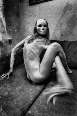 The Pupation / Die Verpuppung / Schwarz-weiss  Fotografie von Fotograf Andreas Maria Kahn ★14 | STRKNG