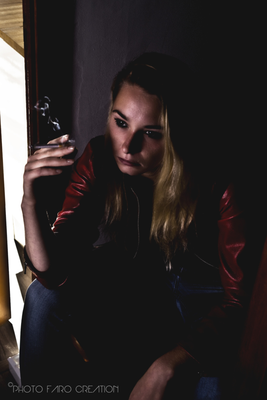 Smoking girl -Renee01 - &copy; Photo Faro Creation | People