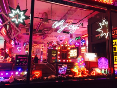 NeonCafé / Everyday  Fotografie von Fotograf Julia Gonzalez ★1 | STRKNG