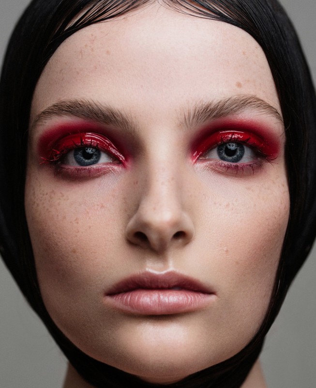 A blush of red - &copy; Conrad | Fashion / Beauty