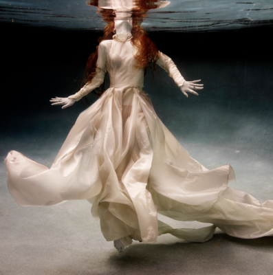 Drowning with grace / Fine Art  Fotografie von Fotograf R J Poole - The Anima Series ★2 | STRKNG