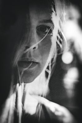 looking / Black and White  photography by Photographer Sinnlicht-Fotografie ★4 | STRKNG