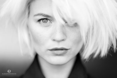 Louisa / Schwarz-weiss  Fotografie von Fotograf Alexander Hauck Photography ★2 | STRKNG