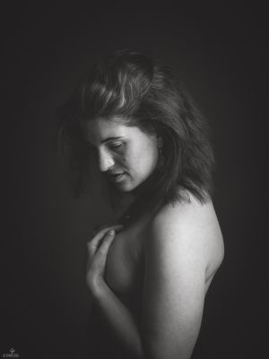 Sina / Portrait  photography by Photographer lichtweisend ★3 | STRKNG