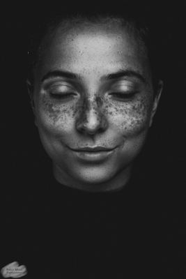 Freckles / Portrait  Fotografie von Model Wiebke ★5 | STRKNG