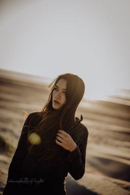 at the beach / Portrait  Fotografie von Fotograf Atmospheres of Light ★2 | STRKNG