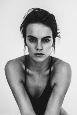 Jenny / Portrait  photography by Photographer Martin Röhr ★4 | STRKNG