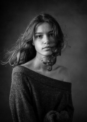 Naomi / Portrait  Fotografie von Fotograf LICHTundNICHT ★18 | STRKNG