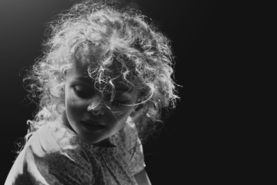 Angelic / Schwarz-weiss  Fotografie von Fotografin Kapuschinsky ★3 | STRKNG