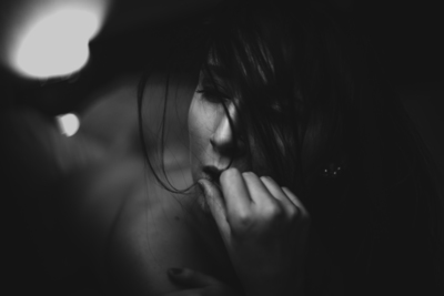 Feel me / Schwarz-weiss  Fotografie von Model L'erotique ★6 | STRKNG