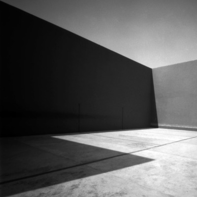 shadows on concrete - Havana, Cuba / Abstrakt  Fotografie von Fotograf mkaesler ★2 | STRKNG