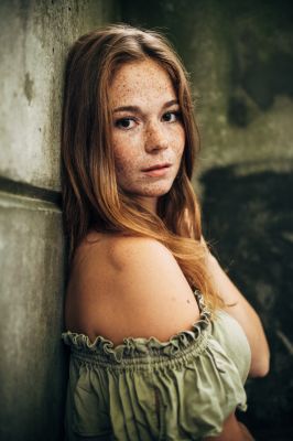 Katharina / Portrait  photography by Photographer tomlanzrath ★4 | STRKNG
