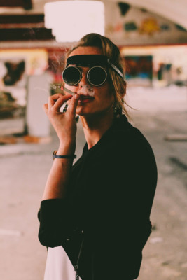 smoke / Portrait  Fotografie von Fotograf Aurimas ★2 | STRKNG